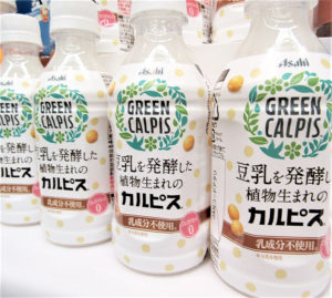 豆乳など植物性ミルクの動きも。「GREEN CALPIS」(アサヒ飲料)