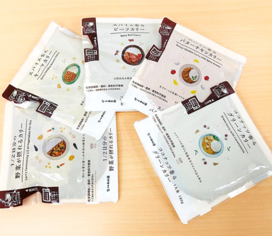 「新宿中村屋」とローソンが共同開発を行ったレトルトカレー（税込２９８円）全５品