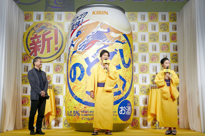 （左から）田山智広マスターブリュワー（キリンビール）、桐谷健太さん、小島瑠璃子さん