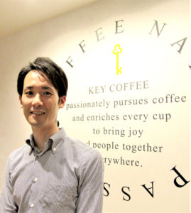 「プロがいれるコーヒーはまた格別」と語る中島主任(キーコーヒー)