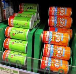 缶容器入り希釈用茶系飲料「お~いお茶 緑茶」など伊藤園の商品群