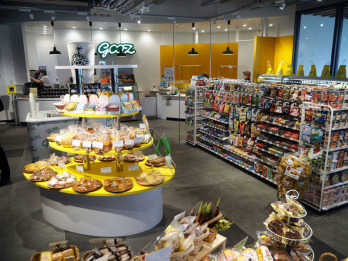 品数を絞ったシンプルな売場（gooz（グーツ） JR横浜タワー店）
