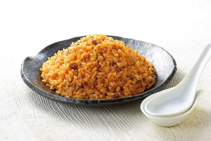 「重慶飯店監修　麻辣醤仕立ての炒飯」（税込399円／ローソン）