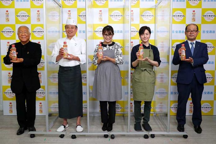 （左から）服部幸應氏、佐々木浩氏、ギャル曽根さん、リュウジさん、清水孝広部長｛タカラ本みりんレシピコンテスト2020｝