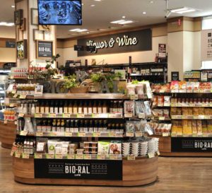 ワインなどのオーガニック食品を集めたビオラルコーナー(ライフ夙川店)