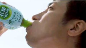 高橋光臣さんを起用したTVCM(ごくごく飲める 毎日1杯の青汁)