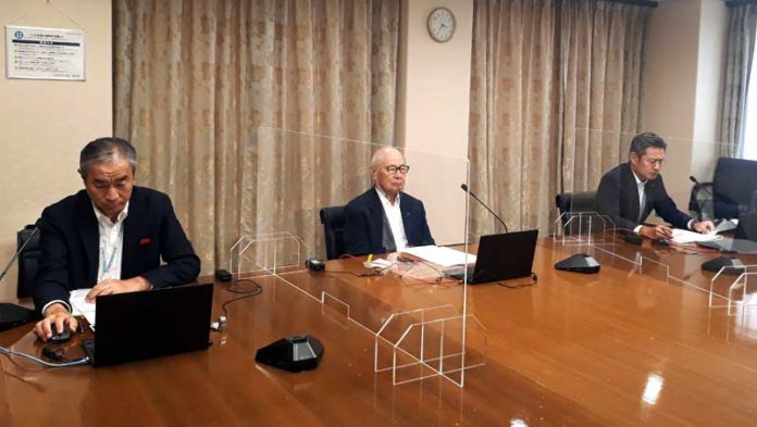 オンライン会見の模様（左から相澤執行役員、國分会長、國分晃社長）（国分グループ本社）