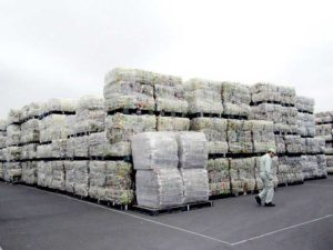 回収されたPETの空容器