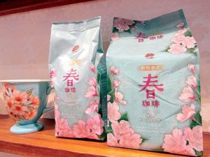 「春珈琲 ドリップコーヒー」(右)(小川珈琲店)