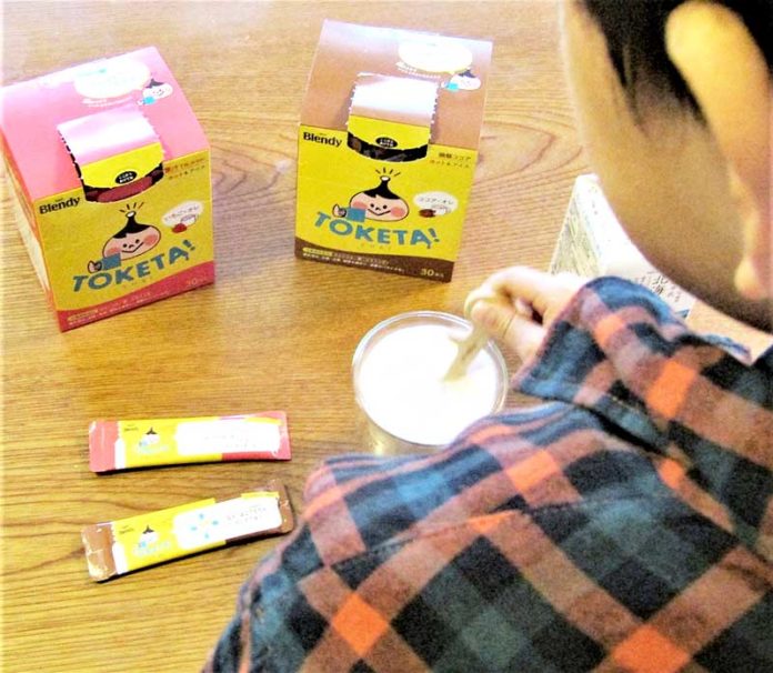 ｢ブレンディ とけた！｣シリーズの｢ココア・オレ｣と｢いちご・オレ｣（味の素AGF）。子どもが自ら作りたくなる仕掛けが随所に施されている。