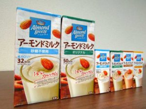 主力の1000㎖と200㎖の紙パック(アーモンド・ブリーズ)