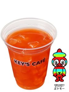 地方産品との組み合わせを強化。写真は「キーズカフェ 沖縄豊崎店」で販売する沖縄県本部町産アセロラを使用した「アセロラドリンク」(キーコーヒー)