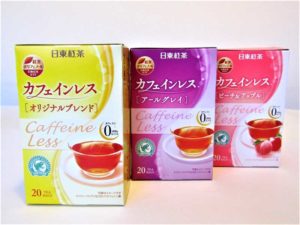 カフェインレス商品も好調。左から「カフェインレスオリジナルブレンド」「カフェインレスアールグレイ」「カフェインレスピーチ&アップル」(日東紅茶)