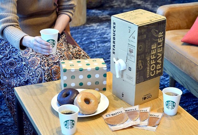 いれたてコーヒー約 12 杯分が楽しめるコーヒートラベラーとキャラメルワッフル４枚をセット（スターバックスデリバーズ）