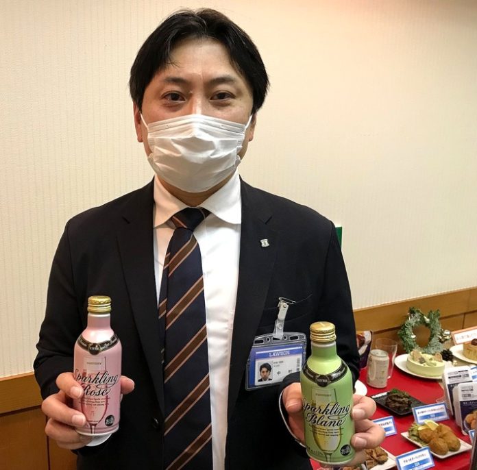 「VIVREスパークリング」をアピールする中村良平氏（ローソン）