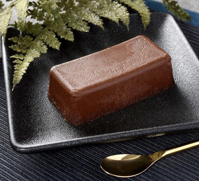 新発売の「雪溶けショコラテリーヌ」（Uchi Cafe Specialite ローソン）
