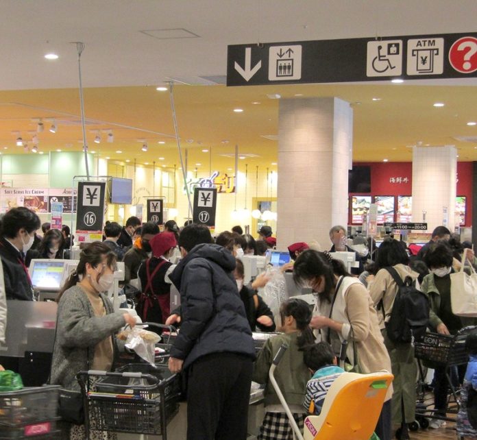 不安と期待が交錯する年末商戦へ