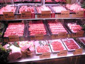 精肉店さながらのショーケース(和牛放題の殿堂 秋葉原 肉屋横丁)
