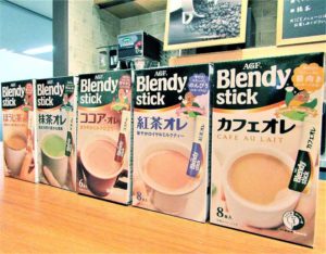 ブランドロゴの背景色をグリーンに統一して刷新した「ブレンディ」スティック