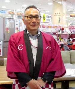 イオン東久留米店の進(すすむ)亨(とおる)店長