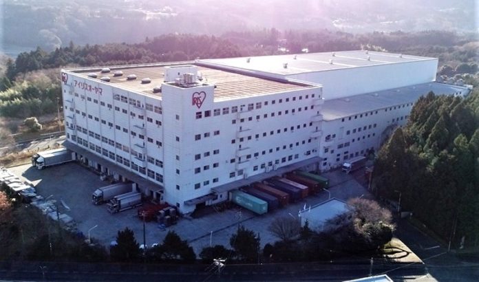 専用の生産ラインを新設した富士小山工場（アイリスオーヤマ）