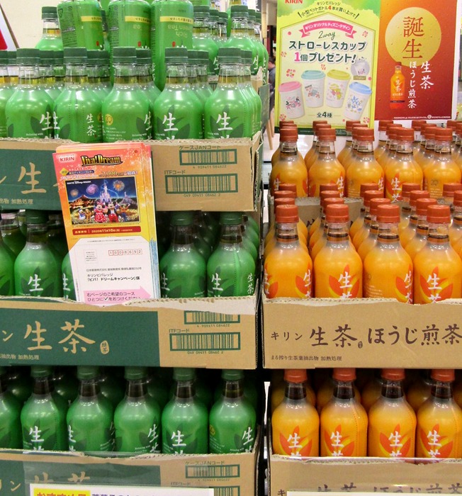 日本の売場に並ぶ「生茶」ブランド