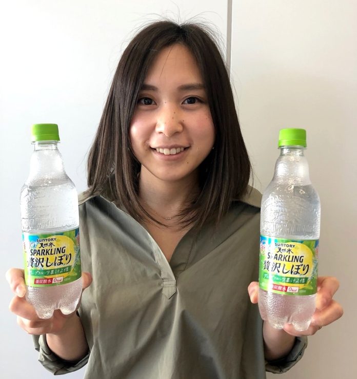 サントリー天然水 から 甘党向け炭酸水 果汁量多めの飲み応えとゼロカロリーを両立 有糖炭酸飲料と無糖炭酸水の間に商機 食品新聞 Web版 食品新聞社