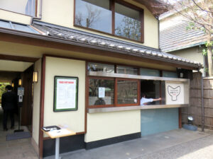 京都・嵐山にオープンした「よーじやカフェ　お茶のクレープ」２号店