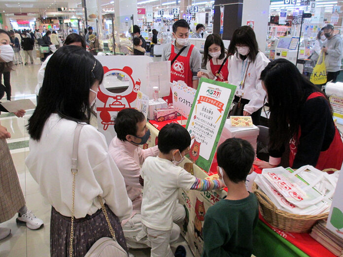 イベント参加の様子（「べジスタ」×「ラブベジ」味の素九州支社／佐賀県 ゆめタウン佐賀）