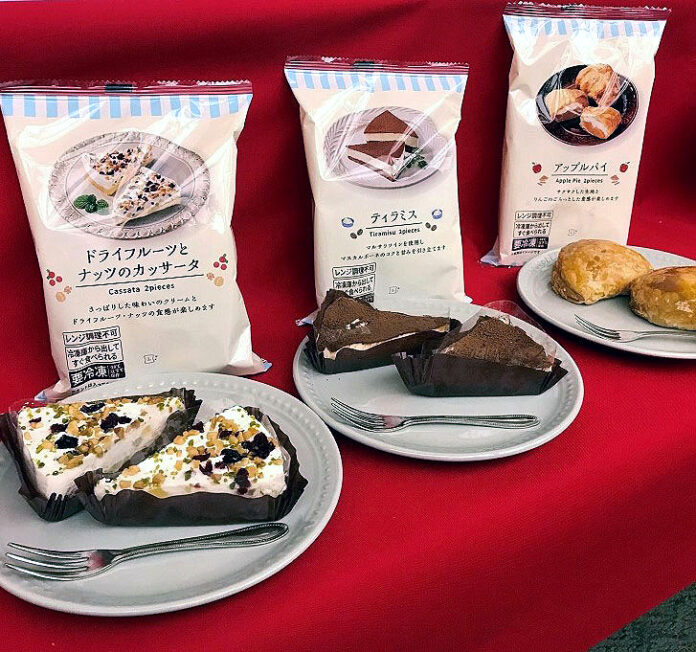 左から「ドライフルーツとナッツのカッサータ」「ティラミス」「アップルパイ」（ローソン）