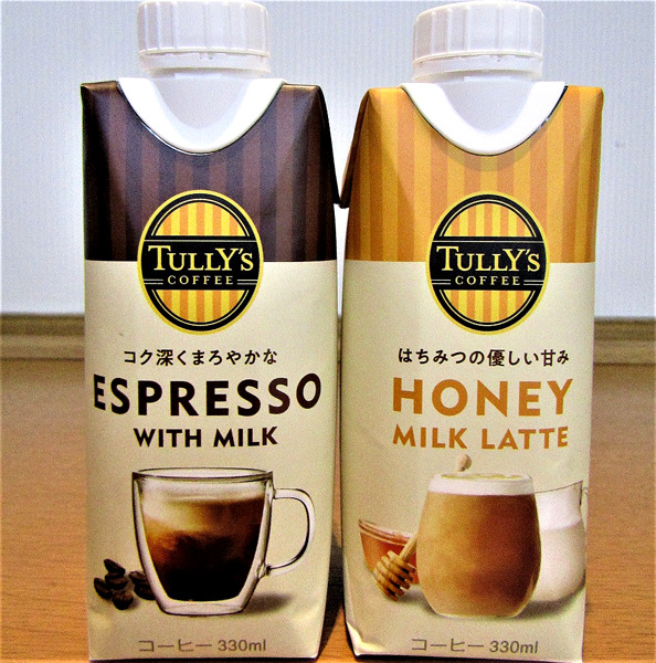 「TULLY'S COFFEE ESPRESSO with MILK」㊧と新商品「HONEY MILK LATTE」（伊藤園）