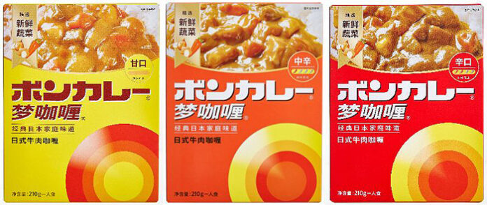 中国で発売した「ボンカレー」（レトルト）