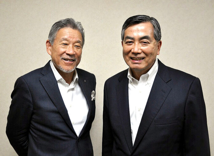 笹田隆会長㊧と勝木慶二郎社長（マルカン酢）