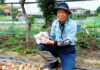 「白子の玉ねぎの味を表現している」と喜ぶ組合長の大矢忠一さん（白子町玉葱出荷組合）