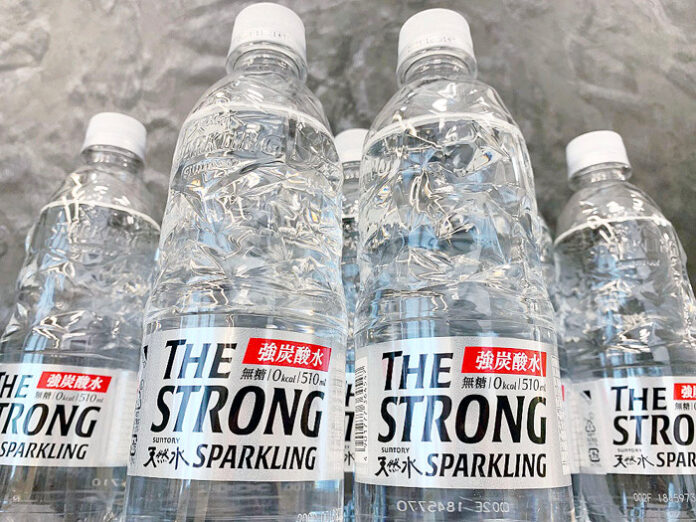 「THE STRONG 天然水スパークリング」（サントリー食品インターナショナル）