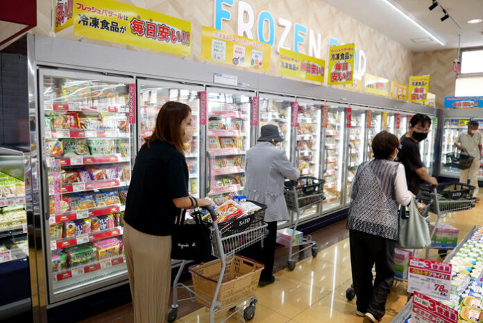 リーチイン導入でアイテム数が増えた売場（フレッシュバザール姫路花田店）