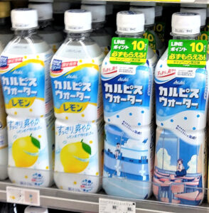 飲み終わると“きゅん”とする仕掛けの夏季限定パッケージ(カルピスウォーター)
