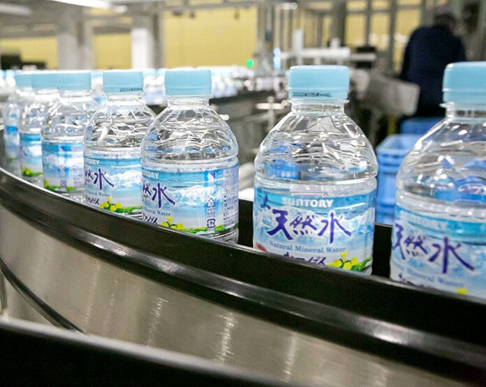 「サントリー天然水」の製造ライン
