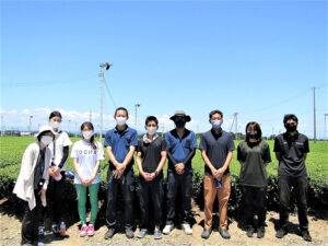 静岡県牧之原にて伊藤園・JAハイナンの出演・関係者と撮影クルー(伊藤園 夏のオンライン茶会)