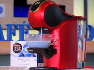 「ネスカフェ ドルチェ グスト ブルーラテ」を抽出する新型マシン「Genio S」