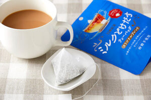 ティーバッグ内にミルク成分であるクリーミングパウダーと茶葉が入っている。(日東紅茶 ミルクとけだすティーバッグ)
