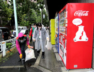 日本コカ・コーラ本社（東京・渋谷）周辺の清掃活動（10月22日）