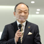 発表会で太田栄二郎社長(森永製菓)
