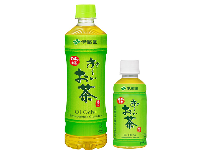 主力525㎖㊧と新発売の195㎖（お～いお茶 緑茶）