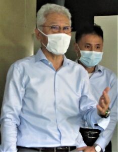 （株）首都圏環境美化センターの斉京由勝代表（左手前）