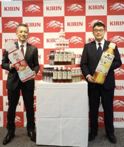 左から吉村透留社長と山田雄一執行役員マーケティング部長 - 食品新聞 WEB版（食品新聞社）