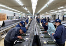 鹿児島県茶市場 22年産新茶の取引始まる 最盛期は4月中旬見通し 新茶の取引が始まった鹿児島県茶市場