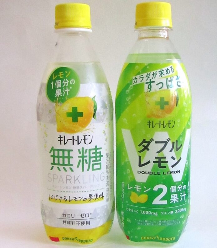 値上げ対象商品の一例。右から「キレートレモンWレモン」（500mlPET）「キレートレモン無糖スパークリング」（490mlPET）