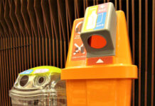 ペットボトル100%回収を推進 全国統一仕様の新機能リサイクルボックス設置 全国清涼飲料連合会が方針 実験で使用した新機能リサイクルボックス(右)。デザインを改めてこの秋から本格展開される。