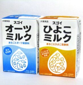 左から「スゴイオーツミルク」と「スゴイひよこミルク」 - 食品新聞 WEB版（食品新聞社）